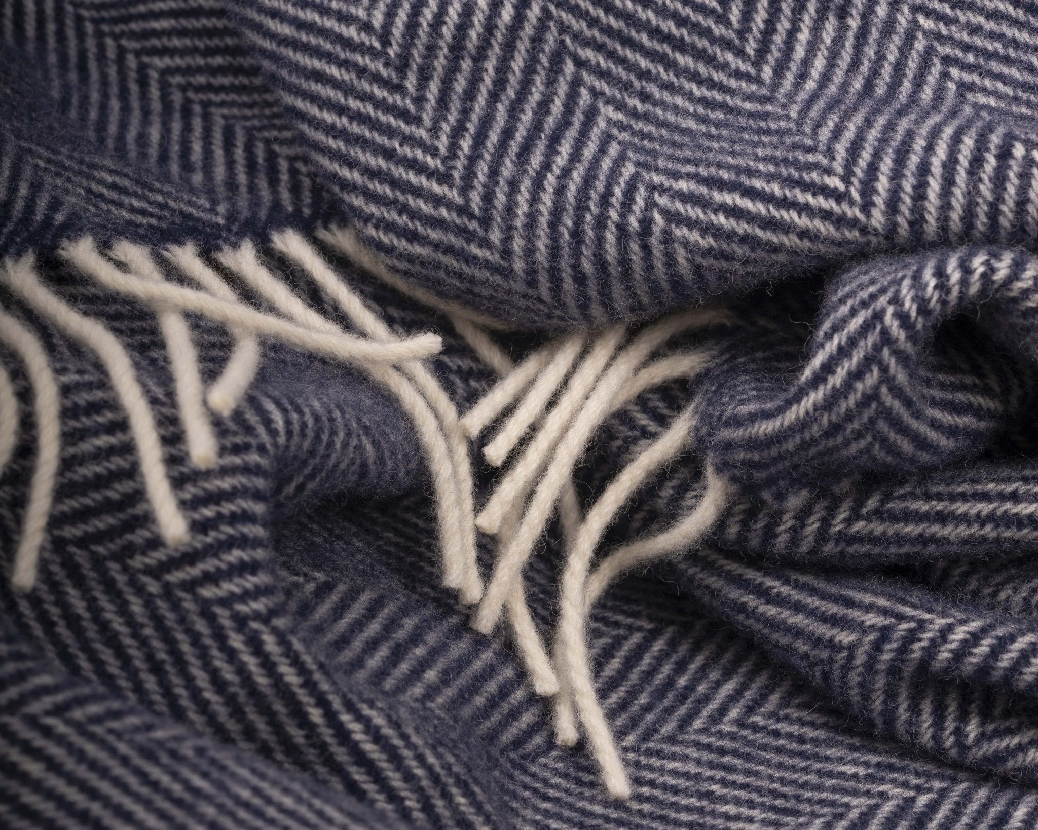 Navy Aclare Lambswool Throw Blanket - Cushendale Woollen Mills